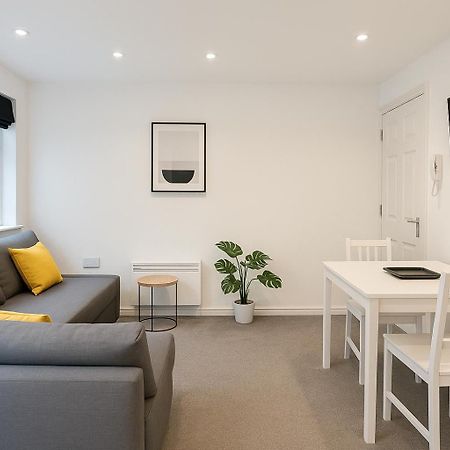 6 Person Apartment In City Centre Cardiff Exterior photo